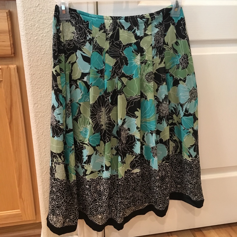 🦋Floral mid-length Skirt - Picture 3 of 3